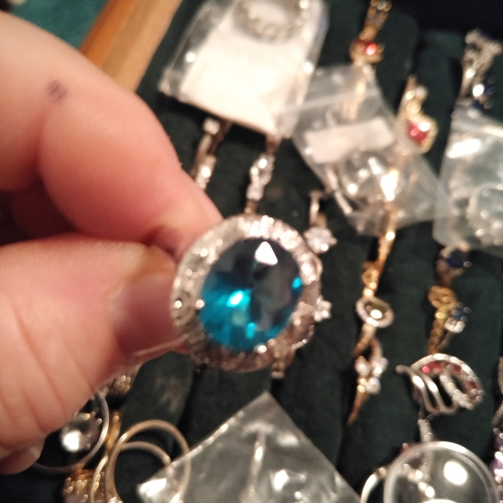 A beautiful ring. - Picture 3 of 3